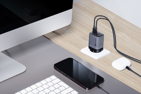 Nabíjačka Forcell USB-A / 2x USB-C 3,45A GaN 70W PD QC 4.0, sivá