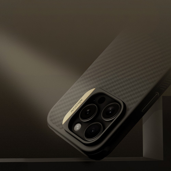 Puzdro pre iPhone 16 Pro, pancierované Nillkin, Carbon Fiber, pre Magsafe, zlaté