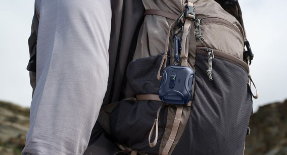 Puzdro na slúchadlá ESR Cyber FlickLock MagSafe pre Apple AirPods Pro 3