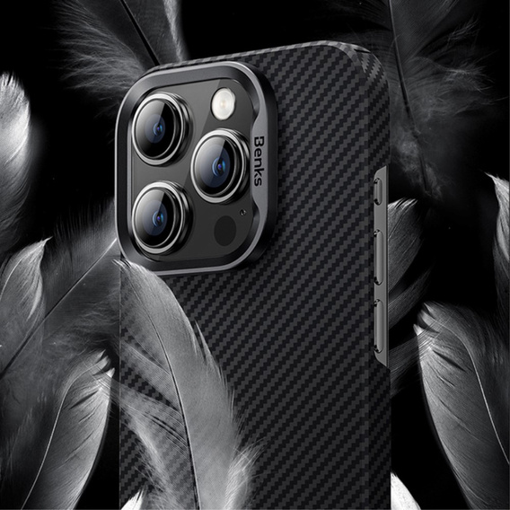 Puzdro BENKS Kevlar pre iPhone 15 Plus, Carbon Fiber, čierne