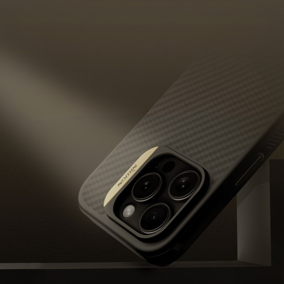 Puzdro pre iPhone 16 Pro Max, pancierované Nillkin, Carbon Fiber, pre Magsafe, zlaté